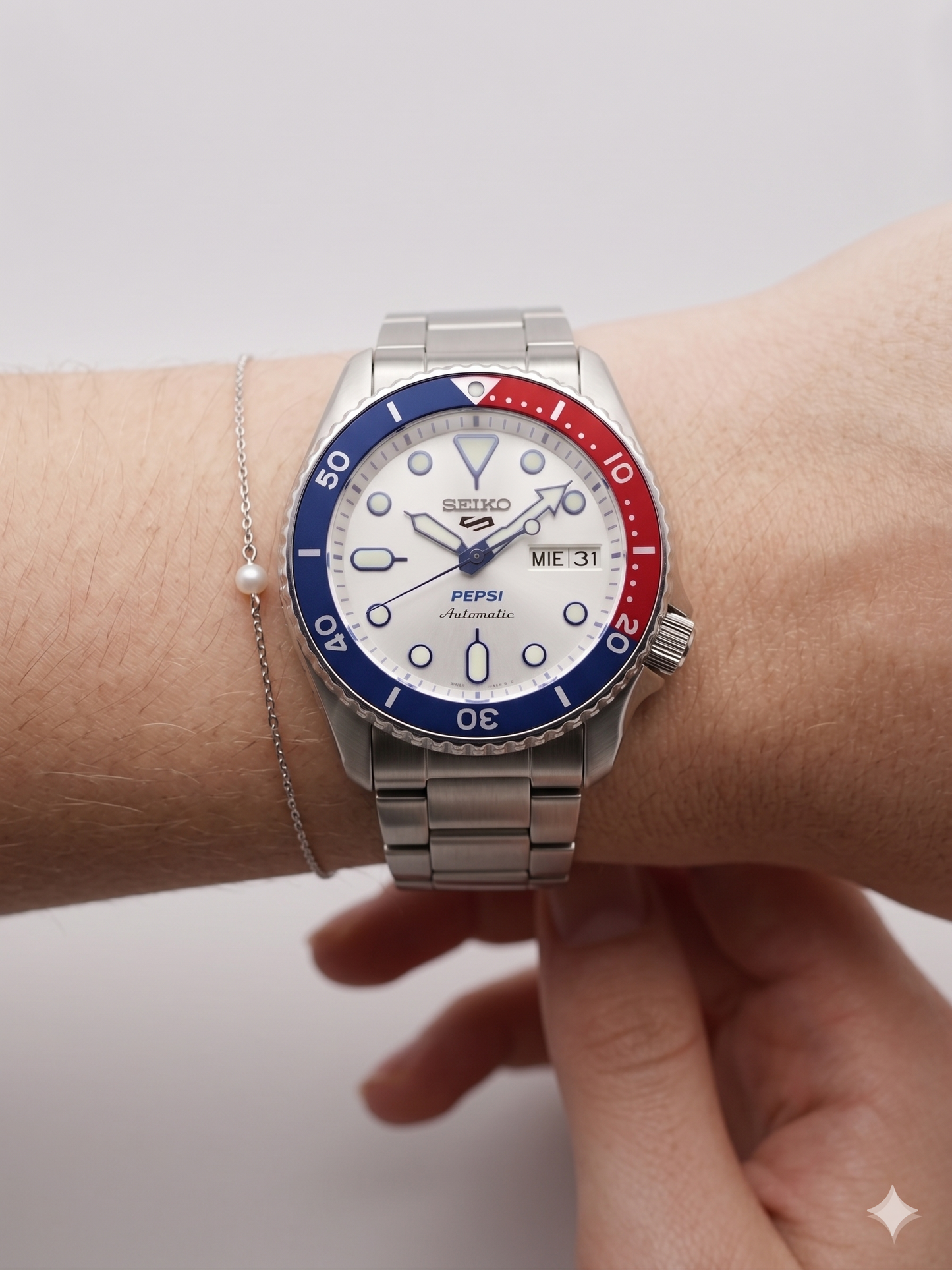SEIKO WHITE PEPSI SRPL99K1 SILVER DIAL - MEN'S AUTOMATIC